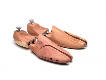 Cedar shoe trees