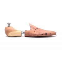 Cedar shoe trees