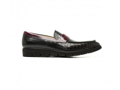 Mocassin facon croco vernis mat
