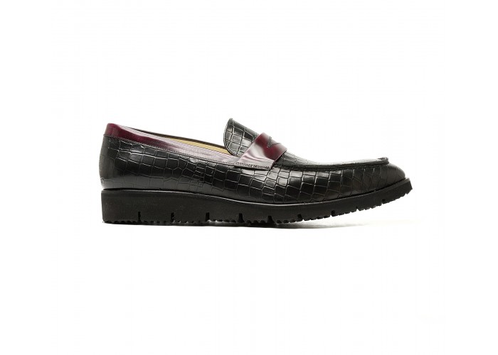 Mocassin facon croco vernis mat