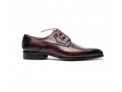 Derby ghillie en veau bordeaux patiné