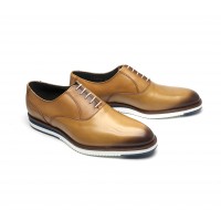 Plain oxford in whisky color calf with white rubber sole