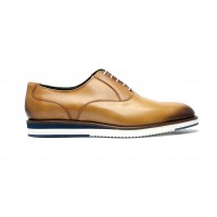 Plain oxford in whisky color calf with white rubber sole