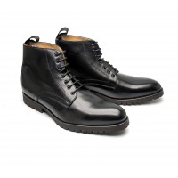 derby boot in patinated calfskin with commando sole