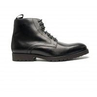 derby boot in patinated calfskin with commando sole