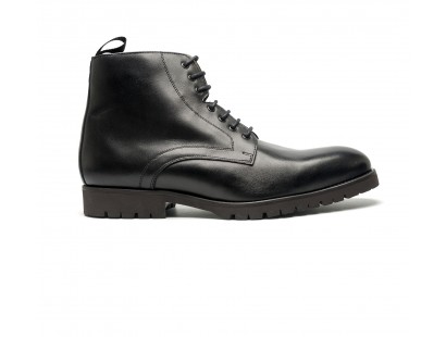 derby boot in patinated calfskin with commando sole