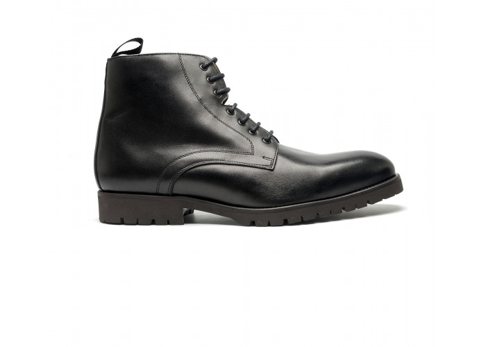 derby boot in patinated calfskin with commando sole