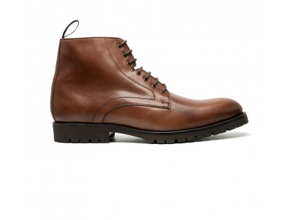 derby boot in patinated calfskin with commando sole