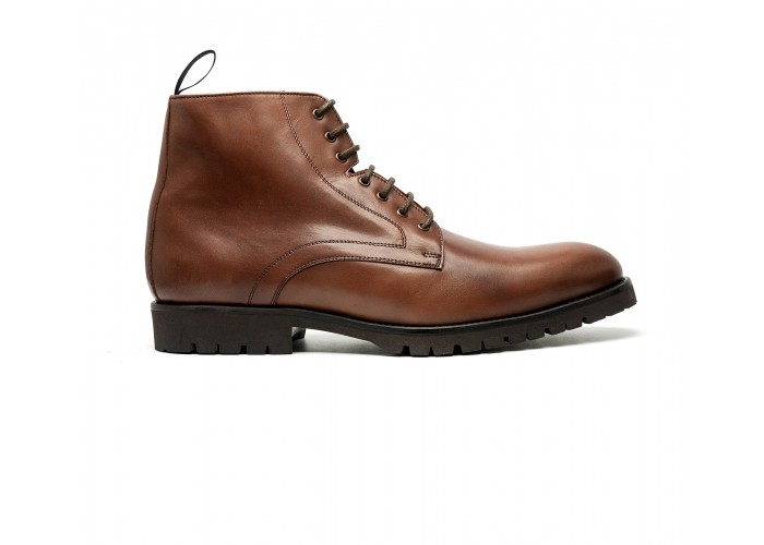 derby boot in patinated calfskin with commando sole