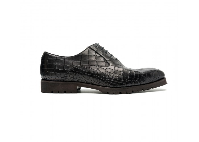 Plain oxfords in black embossed calf leather