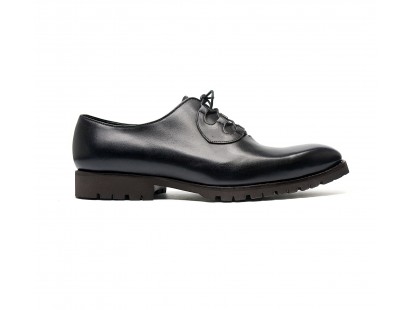 Ghillie oxford shoes in black calf with rubber soles