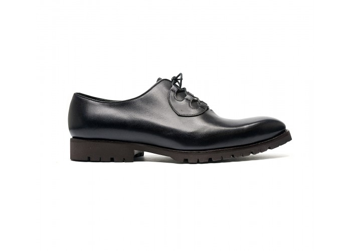 Ghillie oxford shoes in black calf with rubber soles