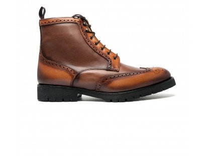 Brogue boot in patinated calfskin with commando sole