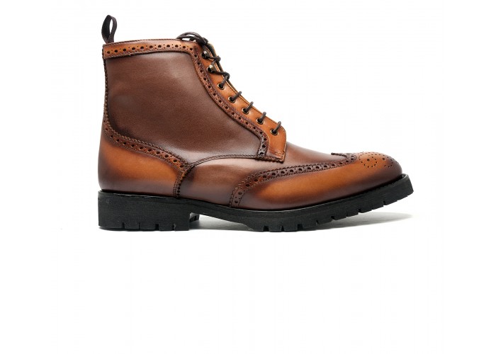 Brogue boot in patinated calfskin with commando sole