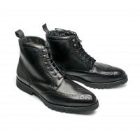 Brogue boot in calfskin with commando sole