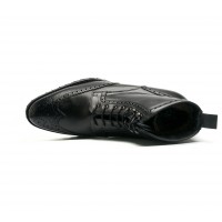 Brogue boot in calfskin with commando sole