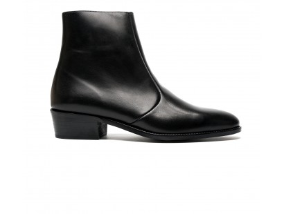 zipped boot in black calf