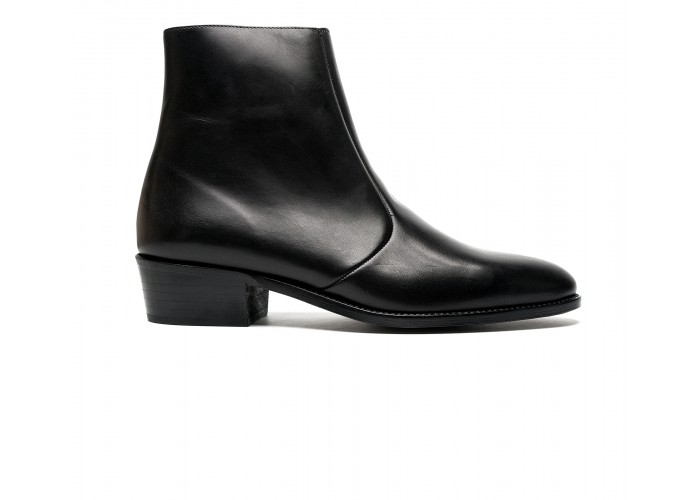 zipped boot in black calf